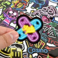 50 Autocollants FLUO Pour La Sécurité De L'enfant à Vélo -Mon Univers Velo Magasin 50 autocollants fluo pour la securite de l enfant a velo 4