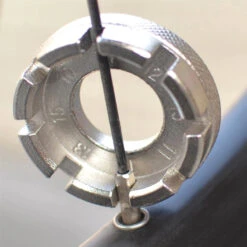 Clé à Rayon Universelle -Mon Univers Velo Magasin cle a rayon universelle 4