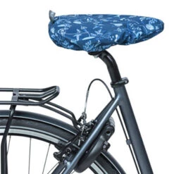 Couvre Selle De Vélo Imperméable Basil Wanderlust Bleu Indigo -Mon Univers Velo Magasin couvre selle de velo impermeable basil wanderlust bleu indigo 3