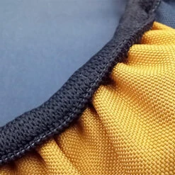 Couvre Selle Vélo En Matériau Recyclé Urban Proof Gris Jaune -Mon Univers Velo Magasin couvre selle velo en materiau recycle urban proof gris jaune 3