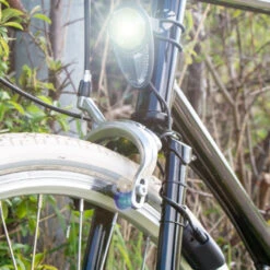 Dynamo De Jante Vélo Sans Contact Pour Feu Nova Reelight -Mon Univers Velo Magasin dynamo de jante velo sans contact pour feu nova reelight 2