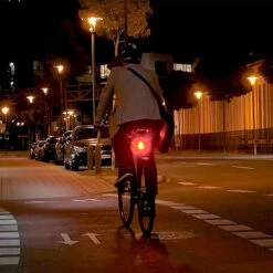 Éclairage Vélo à Batterie Arrière Sigma Blaze 3LED -Mon Univers Velo Magasin eclairage velo a batterie arriere sigma blaze 3led 3