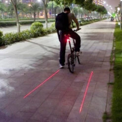 Eclairage Vélo Arrière Avec Laser Piste Cyclable Lumineuse -Mon Univers Velo Magasin eclairage velo arriere avec laser piste cyclable lumineuse 2