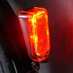 Feu Arrière Sur Garde Boue De Vélo à Piles 2 LED -Mon Univers Velo Magasin feu arriere sur garde boue de velo a piles 2 led 2