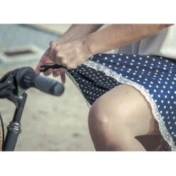 La Pince à Jupe Magnétique Pour Le Vélo 7 La Pince à Jupe Magnétique Pour Le Vélo -Mon Univers Velo Magasin la pince a jupe magnetique pour le velo 1