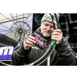 Liquide Préventif Anti-Crevaison MUC-OFF (140 Ml) -Mon Univers Velo Magasin liquide preventif anti crevaison muc off 140 ml 3