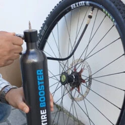 Schwalbe TIRE BOOSTER - Réserve D'air Comprimé Pour Pneus TUBELESS -Mon Univers Velo Magasin schwalbe tire booster reserve d air comprime pour pneus tubeless 5