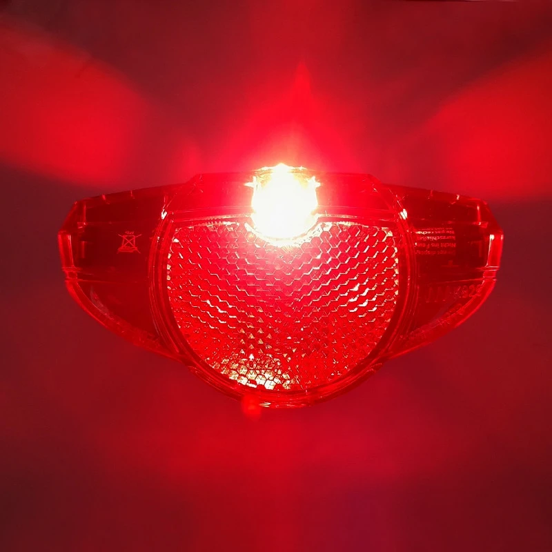 AXA Spark Steady Éclairage Arrière 80 Mm Pour Porte-bagages Vélo 3 AXA Spark Steady Éclairage Arrière 80 Mm Pour Porte-bagages Vélo – Image 3