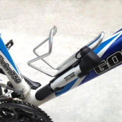 Support De Pompe Vélo Avec Clip De Fixation -Mon Univers Velo Magasin support de pompe velo avec clip de fixation 3